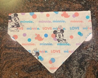 Pañuelo reversible para mascotas / Se desliza sobre el collar / Hecho con tela de Mickey y Minnie Mouse / Hecho a mano / Lavable / Varios tamaños disponibles
