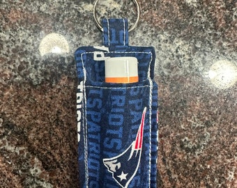 Llavero con bálsamo labial / Tela de los New England Patriots / Hecho a mano / Hecho a pedido