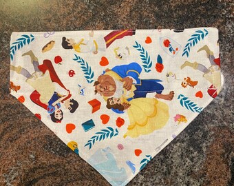 Pañuelo reversible para mascotas / Se desliza sobre el collar / Hecho con tela de Príncipes y Princesas de Disney / Hecho a mano / Lavable / Hecho a pedido