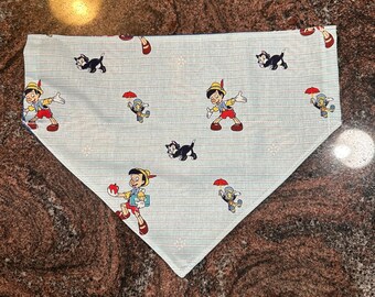 Pañuelo reversible para mascotas hecho con diseño de Pinocho / Se desliza sobre el cuello / Hecho a mano a pedido / Lavable