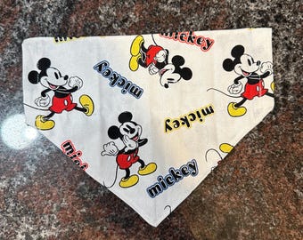 Pañuelo reversible para mascotas / Hecho con tela de Mickey Mouse / Hecho a mano / Lavable / Hecho a pedido