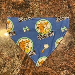 Reversible pet bandana | Slides over the collar | Made with Scooby doo fabric | Handmade | Washable | Made to order
