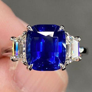 Phenomenal GIA Certified 5 Ctw Royal Blue Sapphire & DVVS Diamond Platinum Ring Natural Certified Cushion Three Stone engagement AAAA+ New