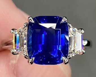 Fenomenal GIA-certifierad 5 karat kunglig blå safir och DVVS diamant i platina Naturcertifierad kudde med tre stenar förlovningsring AAAA+ Ny