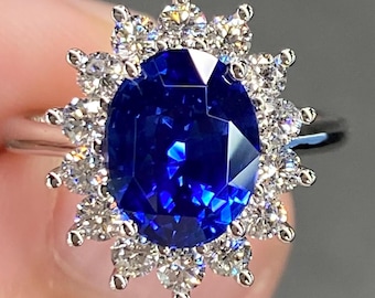 Exceptional GIA 4.5 Ctw Electric Blue Ceylon Sapphire & VVS Diamond Halo Platinum Ring Top GEM