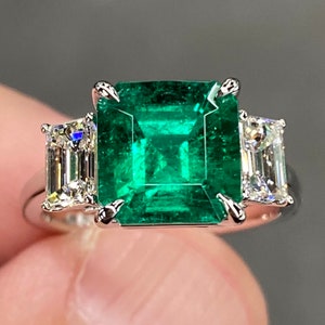 Exceptional GIA 4.3 Ctw Top Muzo Green Colombian Emerald & E VVS ...