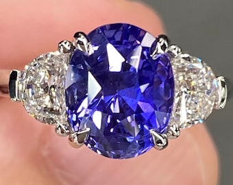 Underbar GIA ouppvärmd 4,3 karat blå färgskiftande safir och E VVS diamant platina ring med tre stenar oval cocktailförlovningsring