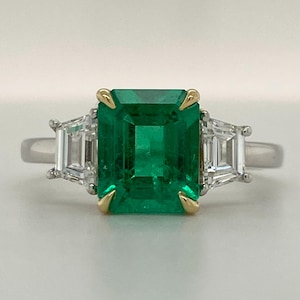 Very Fine 2.3 Ctw Natural GIA Certified Vivid Green Colombian Emerald & Diamond Ring GIA Certified Platinum 18K Yellow Gold Two Tone