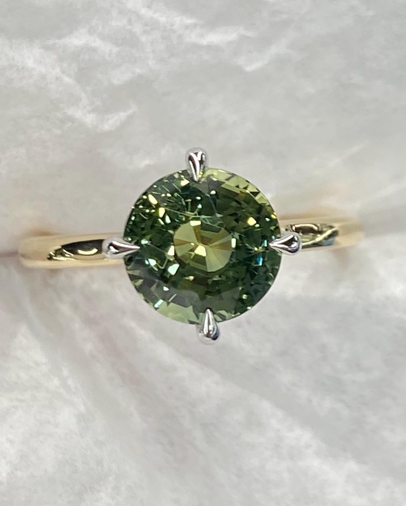 ユニークな GIA 非加熱 3.8 カラット グリーン サファイア & ダイヤモンド 18K ツートン ゴールド 隠しハロー エンゲージメント ステートメント ナチュラル