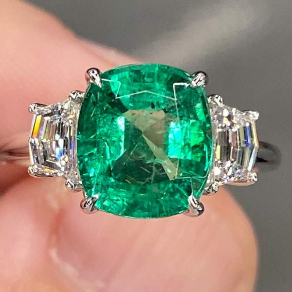 Gorgeous GIA 3.2 Ctw Vibrant Green Emerald & D VVS Diamond 18K Gold Ring Minor Oil F1 Engagement Statement Cushion Art Deco Three Stone