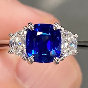 Stunning Flawless 2.5 Ctw Royal Blue Sapphire & E VVS Diamond Platinum Ring