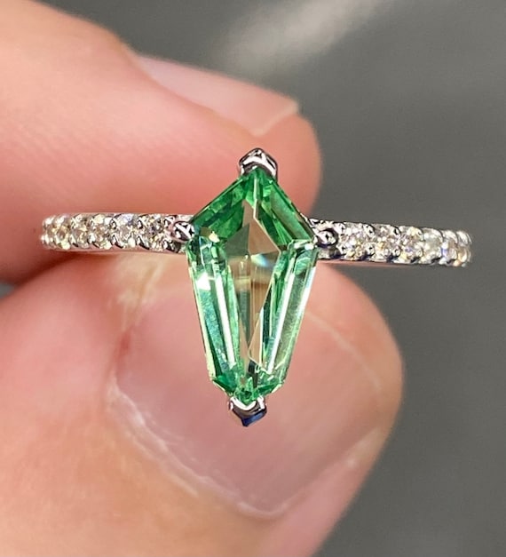 Unique 1.9 Ctw Merelani Mint Garnet VVS Diamond 18K White Gold