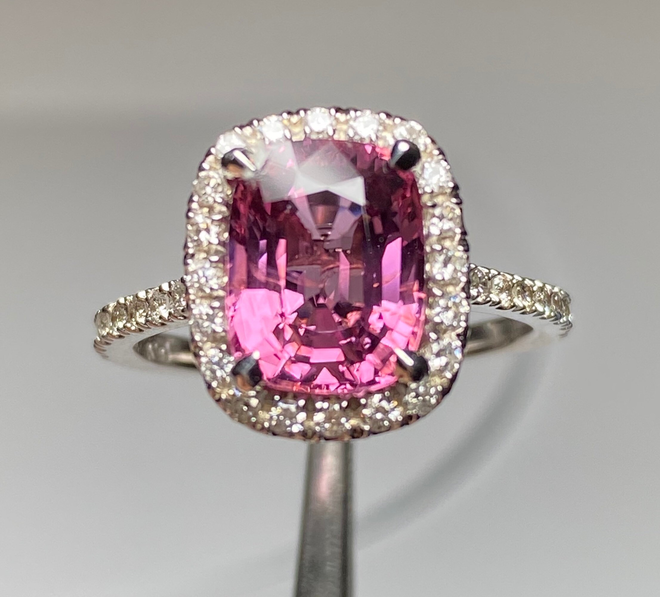 GIA 4.1 Ctw Vivid Pink Mahenge Spinel & VS Diamond Ring 14K | Etsy