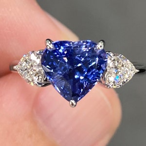 Stunning GIA Unheated 3.7 Ctw Cornflower Blue Sapphire & F VVS Diamond 18K White Gold Heart Ring Three Stone