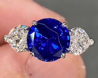 Exceptionell GIA 3,6 karat kunglig blå Ceylon-safir och E VVS-hjärtdiamant i platina
