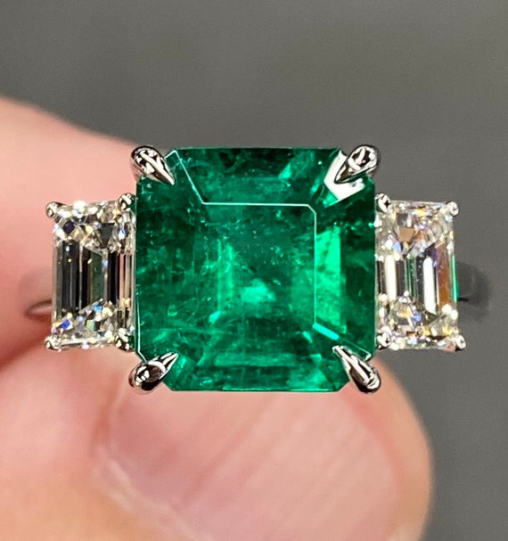 Art Deco Style Emerald & Diamond Three Stone Platinum Ring | Three stone, Platinum  ring, Emerald diamond