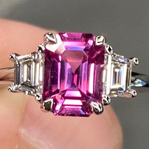 GIA Certified 3.3 Ctw Vivid Pink Sapphire & E VS natural Diamond Platinum Three Stone Ring Emerald Cut