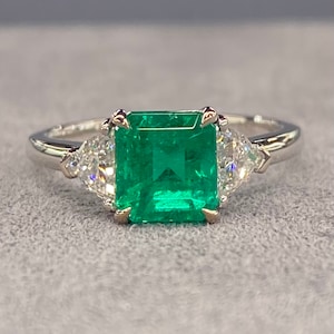 Very Fine 2.2 Ctw GIA Certified Vivid Green Colombian Emerald & D VVS Diamond 18K White Gold Ring Natural Muzo Three Stone Engagement
