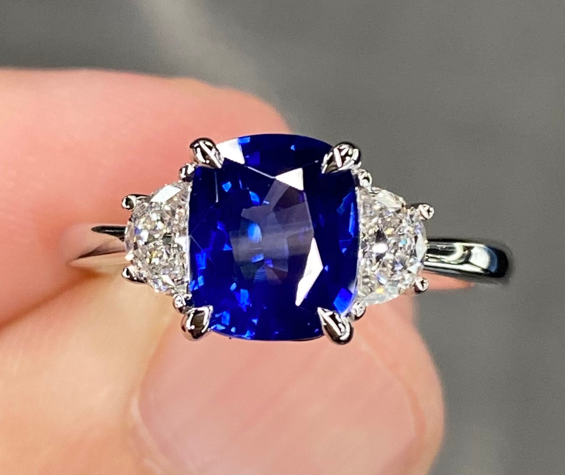 3.2 Ct Royal Blue Ceylon Sapphire & Half Moon Diamond Ring | Etsy