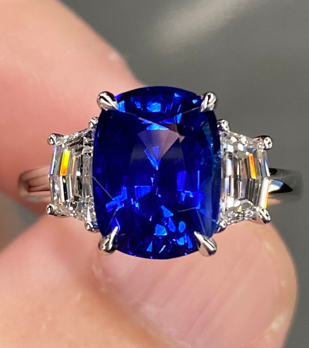 Exceptional 5.2 Ctw Royal Blue Ceylon Sapphire & E VVS Diamond Platinum ...