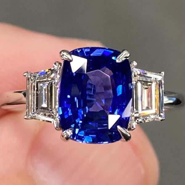 Exceptional GIA 3.2 Ctw Vivid Blue Ceylon Sapphire & F VVS Diamond 18K White Gold Ring