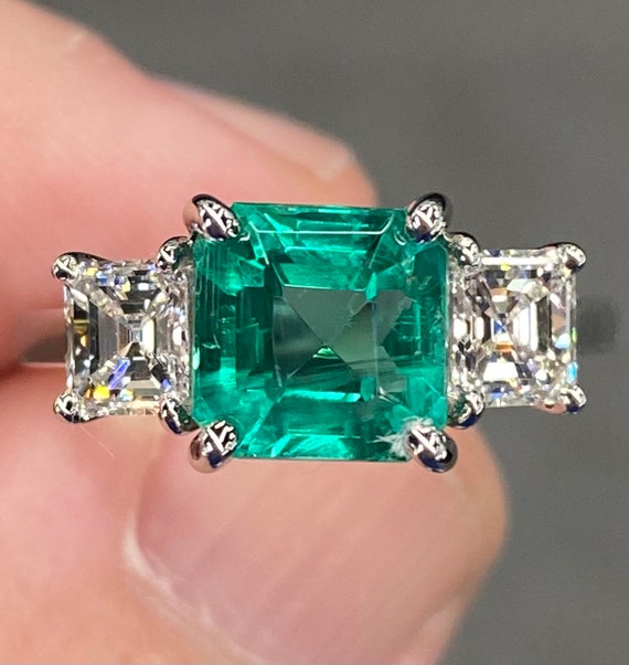 9 Dazzling Emerald Stone Cut Engagement Rings