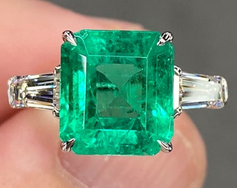 Exceptional 5.7 Ctw Vivid Green Colombian Muzo Emerald (Minor) & D VVS Diamond Platinum Ring