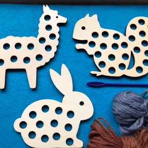 Sheep Lacing and Wool Pompom Activity bild 7