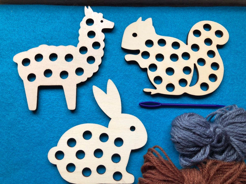 Sheep Lacing and Wool Pompom Activity bild 7