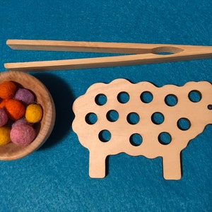 Sheep Lacing and Wool Pompom Activity bild 3