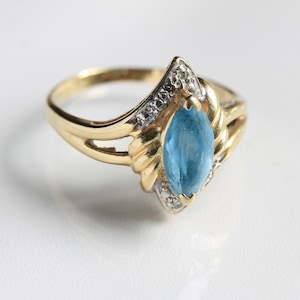 14kt Gold Topaz and Diamond Ring 3g