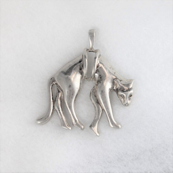 Sterling Silver Crouching Cat Necklace Sterling Silver Crouching Cat Necklace