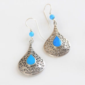 Turchese marocchina filigrana goccia orecchini in argento con ganci francesi di perline