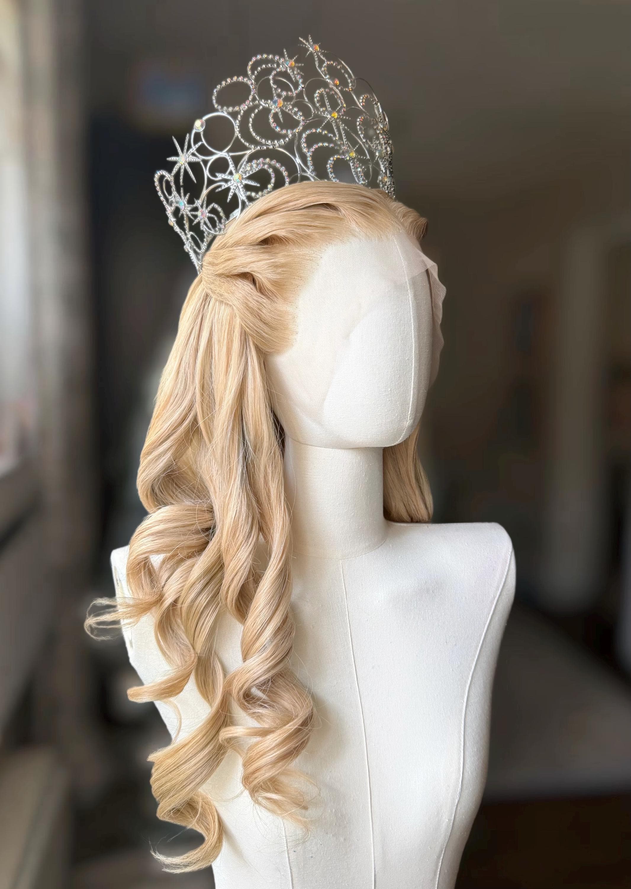 H*A様 wicked クラウン　大人用　公式商品　グリンダ　ティアラ　ウィキッ Amazon.co.jp: The Noble Collection Wicked Glinda's Wedding Tiara