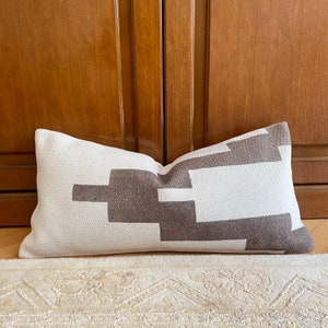 kilim pillow,vintage,turkish kilim pillow,handwoven pillow,throw pillow,accent pillow,cushion,12x24,home living,home decor,decorative pillow
