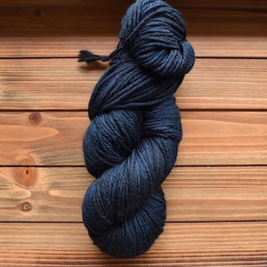 Mitternacht: Dark Spruce Teal Hand-dyed Merino Wool Yarn. Tonal purple blue teal yarn. Midnight. Dark purple black. Semi-solid yarn.