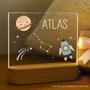 Personalized Space Kids Night Light – Custom Name LED Nursery Lamp with Rocket, Planet & Stars – Birthday Gift – Outer Space Lamp for Boys