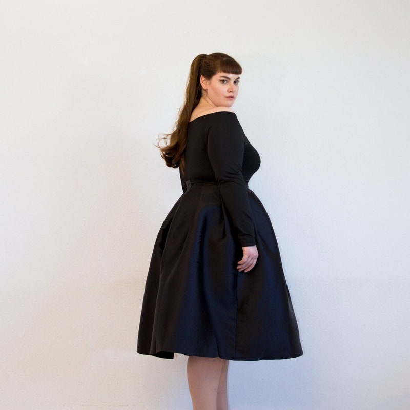 Vestido maxi de falda circular con escote en forma de cerradura y falda plisada Negro Tallas Grandes