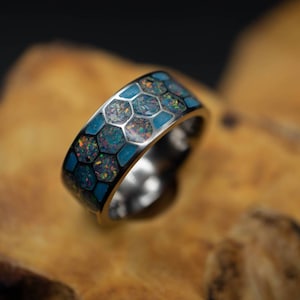 Sz.7 Honeycomb opal glow ring