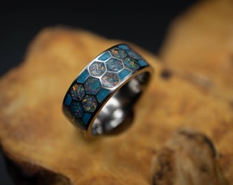 Sz.7 Honeycomb opal glow ring