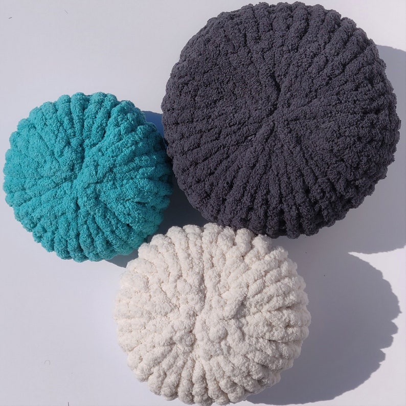 Chunky Knit Pillow Round Pouf