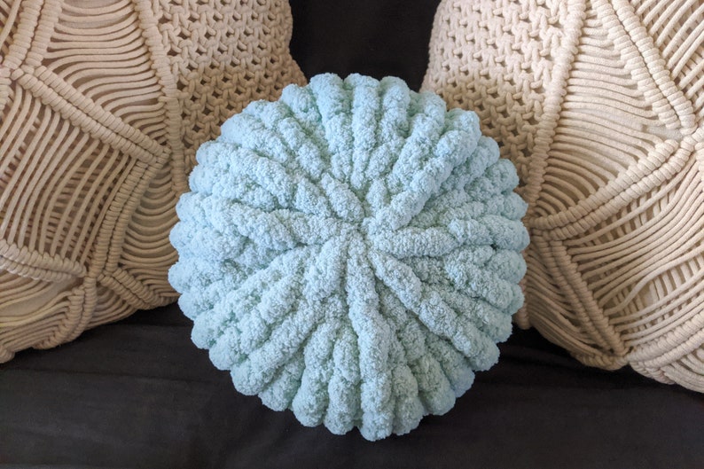 Chunky Knit Pillow Round Pouf