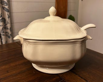 Vintage Federalist Ironstone Made In Japan Soup Tureen Ivory