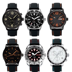 Peut inclure: Six montres-bracelets diff&eacute;rentes avec des bracelets en caoutchouc noir et des accents de diff&eacute;rentes couleurs. Les montres ont des styles diff&eacute;rents, notamment chronographe, plongeur et analogique.