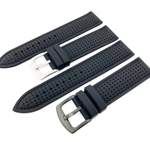 Peut inclure: Trois bracelets de montre noirs avec un design perfor&eacute; et des boucles argent&eacute;es.