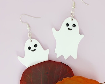 Ghost dangly earrings | Halloween earrings | Halloween jewellery | Fun earrings | Handmade acrylic ghost earrings | Little Moose Jewellery