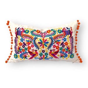 Funda de almohada lumbar con bordado mexicano y pompones, Otomí, Cojín Mexicano, Cojines decorativos, Decoración Mexicana, Estilo Mexicano