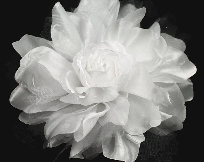 Nipin Blossom White Fabric main image 1