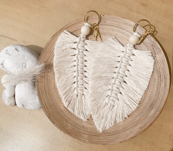 マクラメ　フェザー　キーホルダー 大きなマクラメフェザーキーホルダー/アクセサリー - Etsy 日本