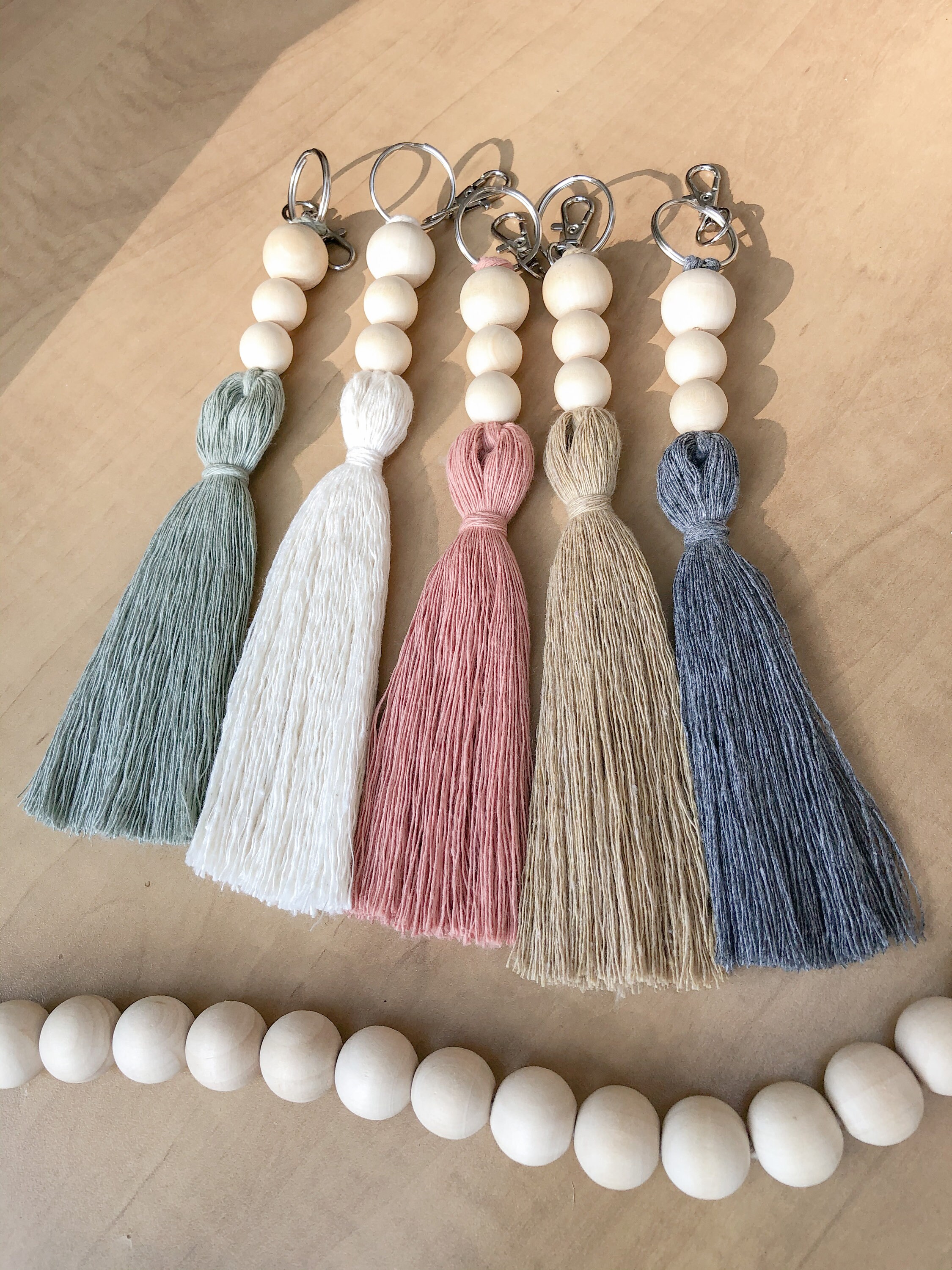木製ビーズタッセルキーホルダー - Etsy 日本